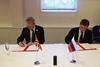 Arne Røksund and Ilja Vasiljevitsj Sjestakov sign the Norwegian-Russian agreement in Moss