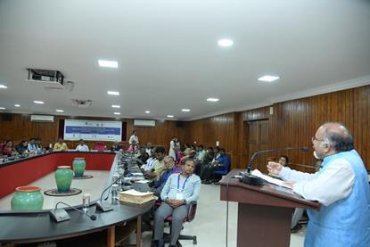 Members of CMFRI and stakeholders discussing traditional knowledge