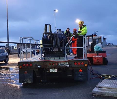 The tensioning unit on the trailer ensures that a constant tension is maintained on the warp as it is spooled onto the winch drums. Photo: Hampiðjan