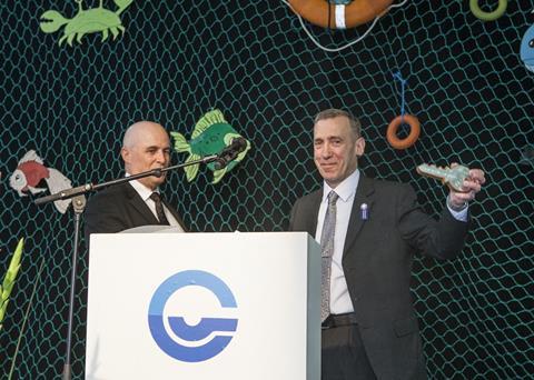 Vilhjálmur Vilhjálmsson with the ‘key’ to the new cold store. On the left is Haukur Magnússon from Íslenskir aðalverktakar. Photo/HB Grandi: Kristján Maack.