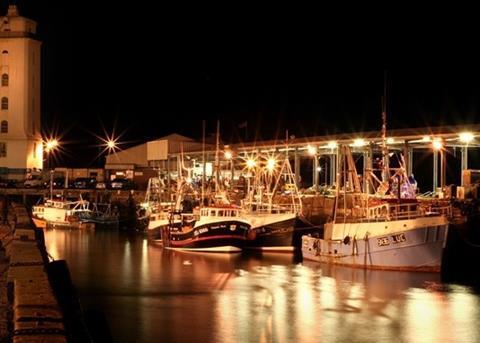 Greenpeace says it is not possible to stop overfishing and expand into new fishing grounds at the same time