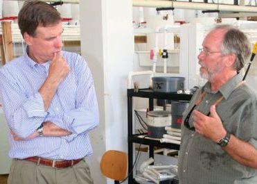 Professor Stan Allen (R) talks oysters with Virginia Senator Mark Warner during a visit to the Aquaculture Genetics and Breeding Technology Center at VIMS. Photo: David Malmquist