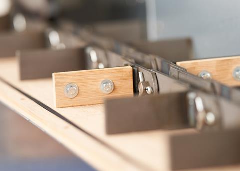 The new chain conveyor uses bamboo plates instead of plastic ones Photo: Cimbria