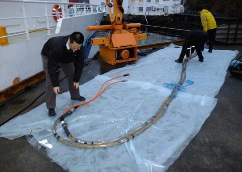 The 8m oil filled array can be deployed to depths of 100m