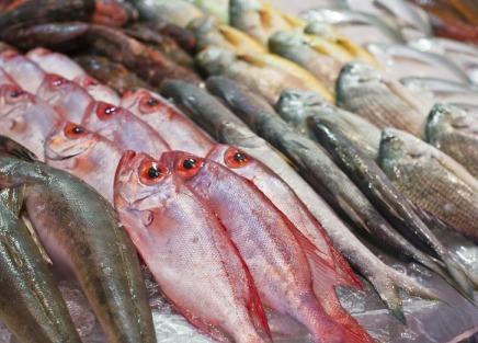 Researchers found that older adults who had the highest omega-3 blood levels lived an average of 2.2 years longer than those with lower levels. Credit: HSPH