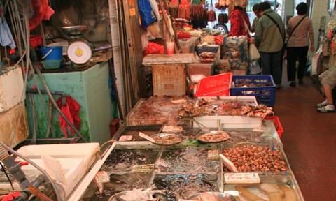 Wild and farmed, live and chilled fish at Hong Kong's Mong Kok fish market. Daily arrivals by truck and ferry from small suppliers around the Pearl Delta and from across China in special luggage vans on passenger trains. (Image: TW/EEC Photos)