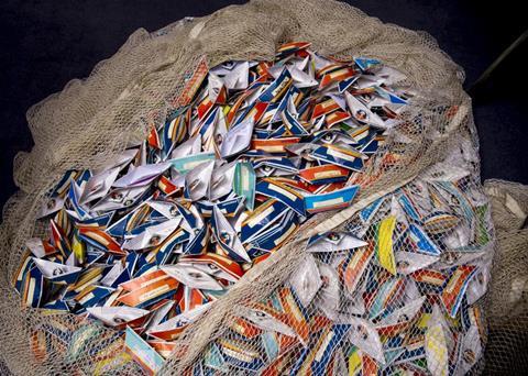 The paper boat petition. © Reynaers/Greenpeace