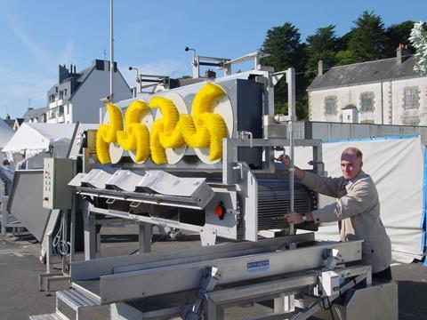 BESNARD’s mussel brushing machine