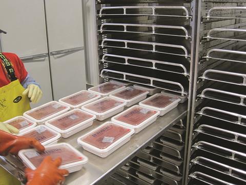 Peter Pan Seafoods in Dillingham and Port Moller use the FastFreeze for its  vacuum-pack Sockeye Filets. At its Valdez plant, the FastFreeze is used for Salmon Roe packed in either half or one kilogram containers.