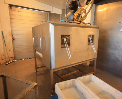 The Snorre Technology slaughter line shown here is seven years old and in daily operation with a Norwegian customer. Being able to section in a low risk zone has increased product shelf-life by two days compared to the company’s previous whole c...