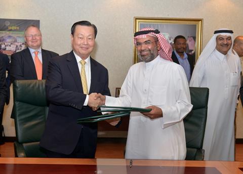 Cheng Niruttinanon, executive chairman of Thai Union Group and Bader Aujan, CEO of Savola Foods Company signed the joint venture agreement at Savola Foods’ headquarters in Jeddah, Saudi Arabia