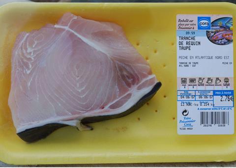 A slice of porbeagle at the supermarket Cora in Massy, France. © OCEANA/ LX