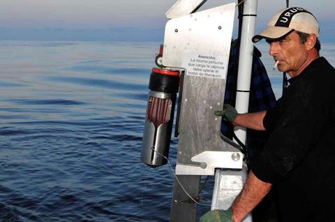 Underwater setter in operation