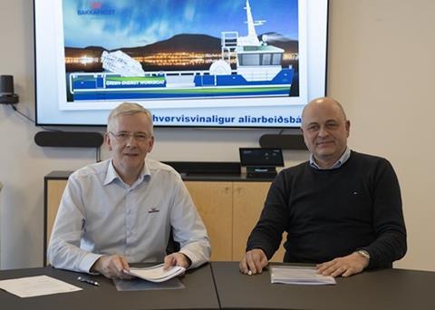 Bakkafrost CEO Regin Jacobsen and MEST CEO Mouritz Mohr sign the new workboat contract at Bakkafrost’s headquarters in Glyvrar Photo: Bakkafrost