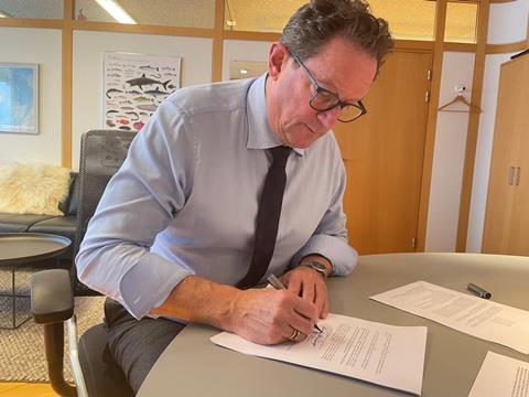 Minister of Fisheries Kristján Thór Júlíusson signs off the regulation for the 2021-22 capelin season